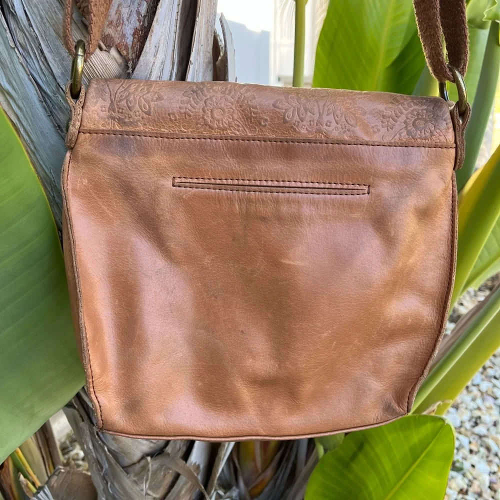 The Sak Leather Studded Tassel Purse Shoulder Bag Bohemian Boho Distressed Cute - Picture 10 of 13